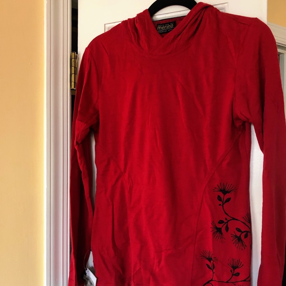 Merino shirt w hood & pockets.